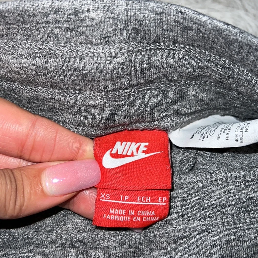 Nike - Picture 5 of 6